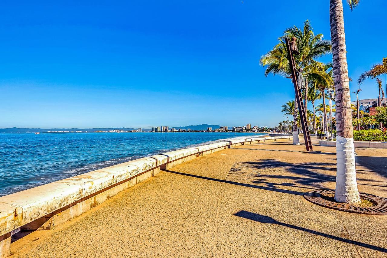 Malecon Beach Side Downtown Condo Puerto Vallarta Bagian luar foto